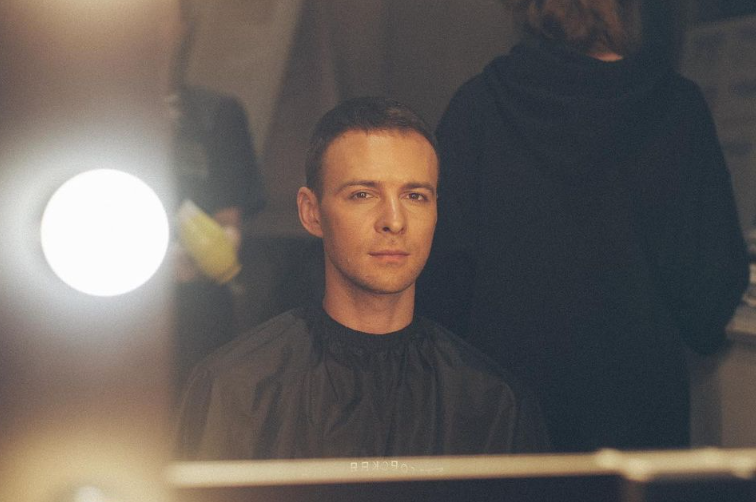 Как Барских выглядел в 2007 году. Смотрите первое выступление артиста на шоу &quot;Караоке на Майдані&quot;