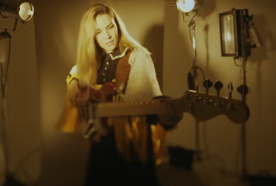 "Нас мама не вчила, як бігти тікати й ховатись". Новая песня Хлывнюка вызывает мурашки по коже (видео)