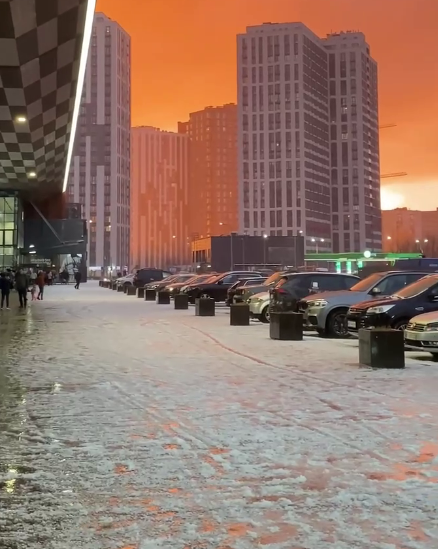 Над Киевом &quot;загорелось&quot; небо. Смотрите, что случилось после града (невероятные фото)