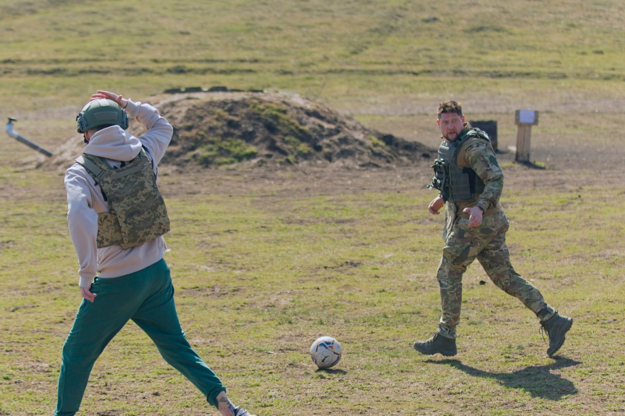 Легенди футболу Селезньов та Мілевський відправилися на Донбас (фото)