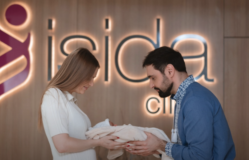 Козловський став батьком. Перші кадри з малюком (фото, відео)