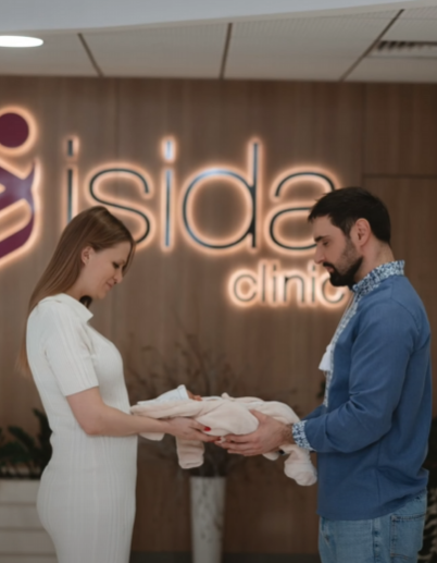 Козловський став батьком. Перші кадри з малюком (фото, відео)