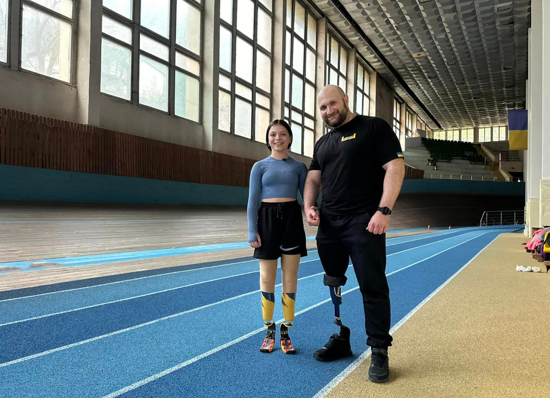 12-річна українка на протезах бігтиме марафон у США заради мрії важкопораненого бійця: неймовірна історія