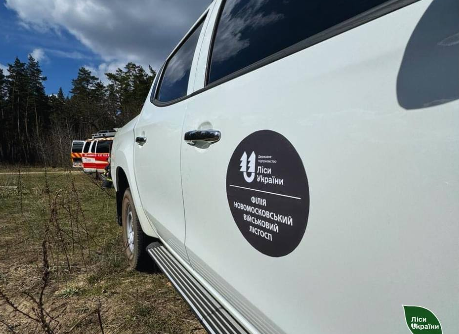 Українцям показали, як тренують пожежників у польових умовах: унікальні фото