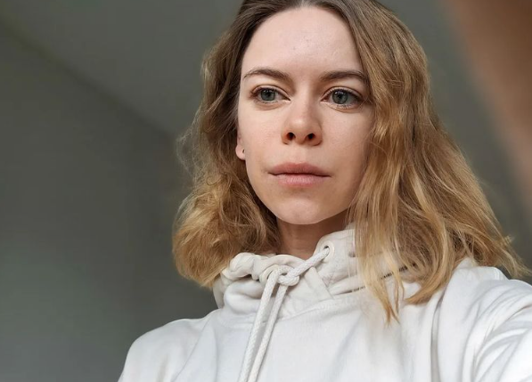 Що сталося з зіркою фільмів &quot;Аврора&quot; та &quot;Жіноча інтуїція&quot;: мешкає за кордоном та працює офіціанткою