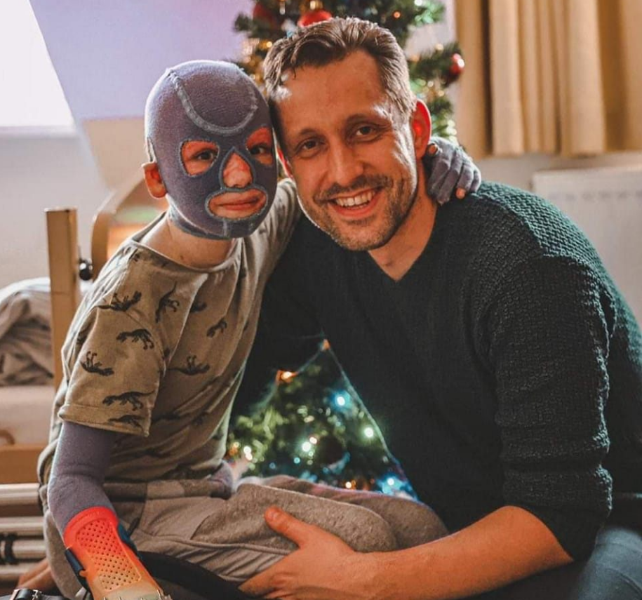 &quot;Мрії не можна спалити&quot;. Про хлопчика, який вижив після ракетного удару по Вінниці, знімуть фільм