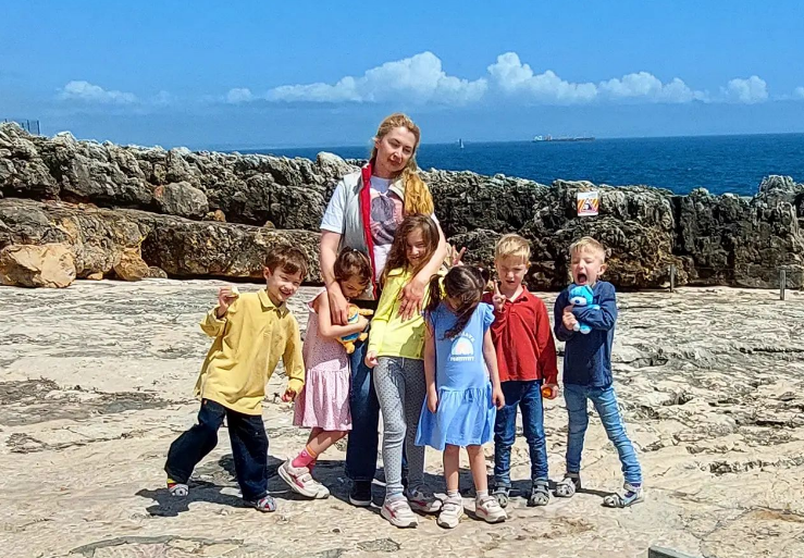 Родила пятерню и осталась без мужа: где и как живет сегодня многодетная украинка из Одессы