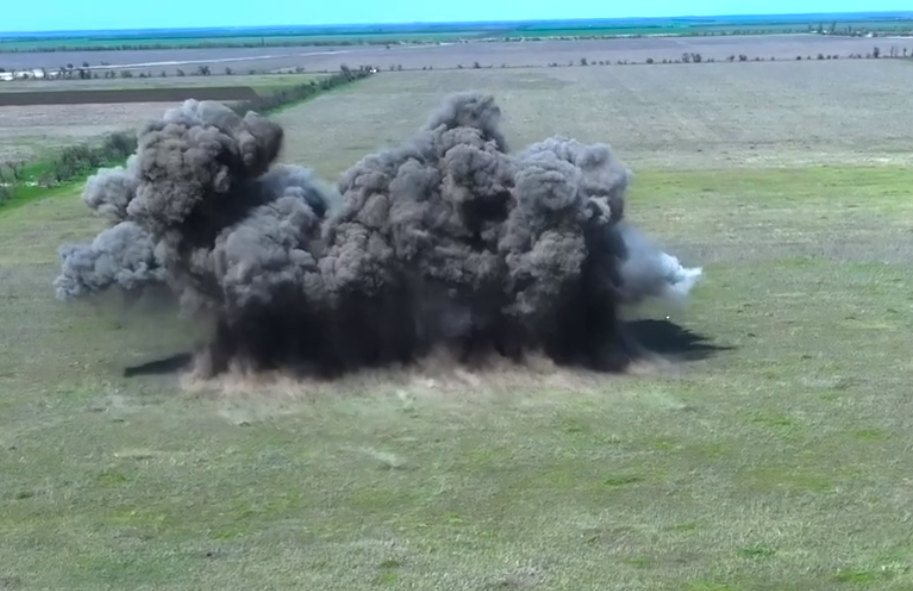 Украинцам показали, как саперы разминируют Николаевскую область: невероятные кадры