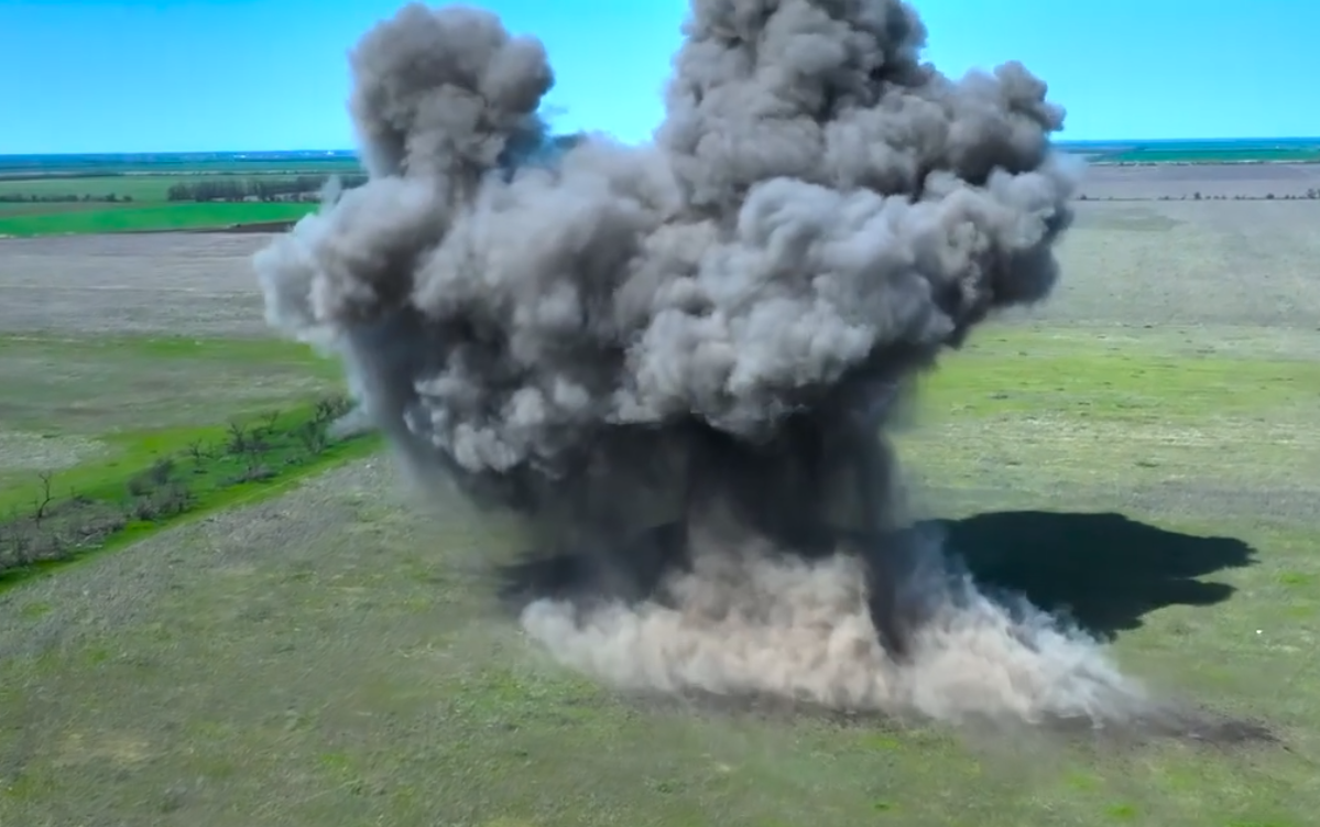 Украинцам показали, как саперы разминируют Николаевскую область: невероятные кадры