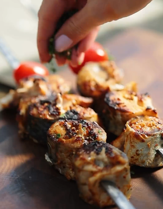 Скумбрия на углях от звезд &quot;МастерШефа&quot;: такая рыбка тает во рту и заменит обычный шашлык