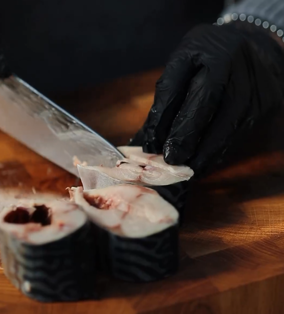 Скумбрия на углях от звезд &quot;МастерШефа&quot;: такая рыбка тает во рту и заменит обычный шашлык