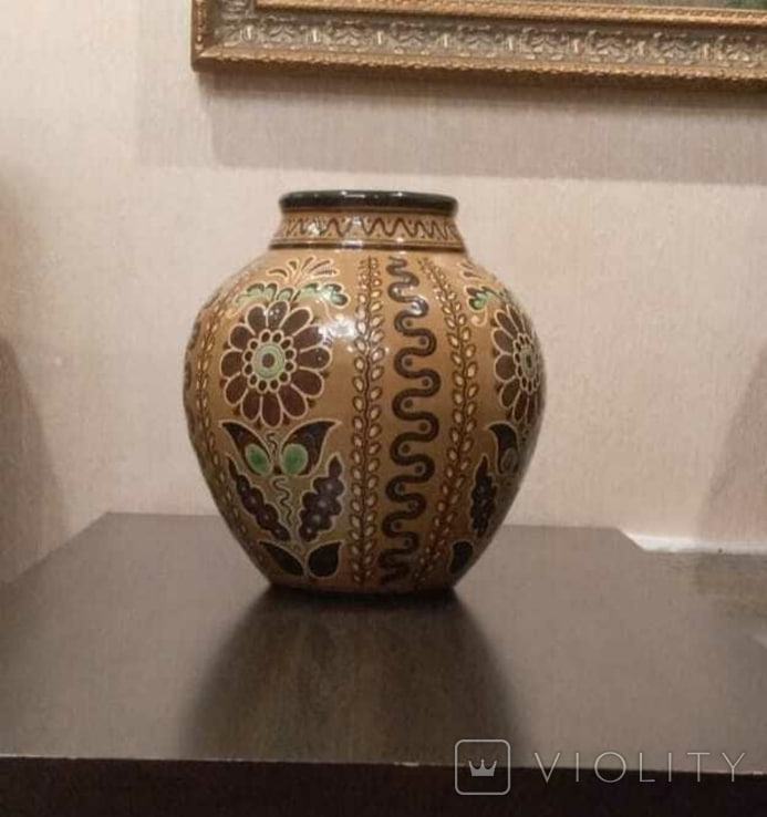 "Сокровище" в серванте. Такая ваза стоит 75 тысяч гривен и вот как она выглядит (фото)