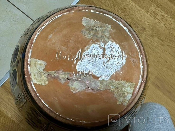 "Сокровище" в серванте. Такая ваза стоит 75 тысяч гривен и вот как она выглядит (фото)