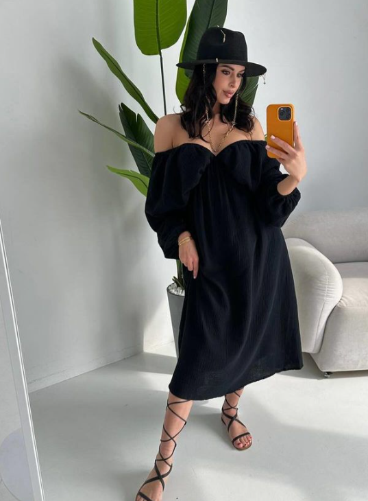 Спрячут животик и сделают стройной. Названы лучшие платья на весну-лето 2024