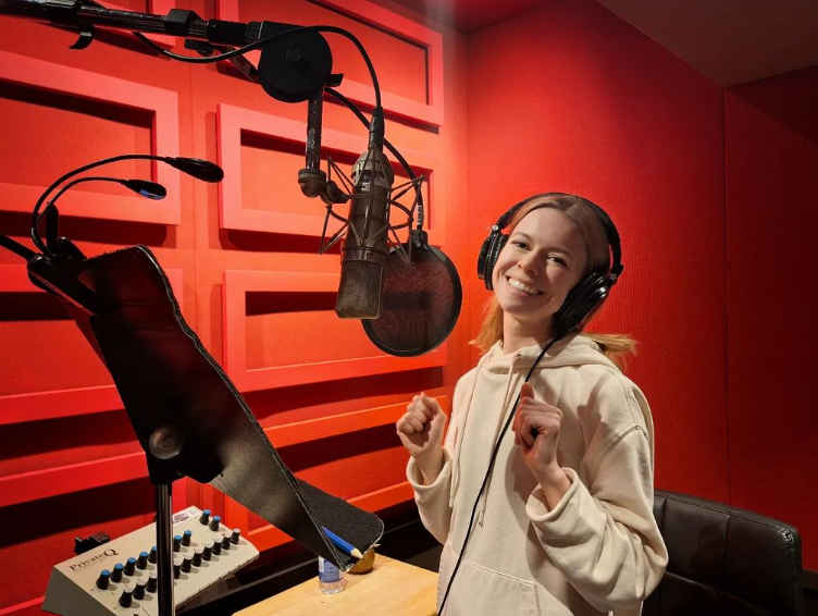 Зірка фільмів &quot;Аврора&quot; та &quot;Жіноча інтуїція&quot; зізналася, скільки їй платять за роботу офіціанткою у Канаді