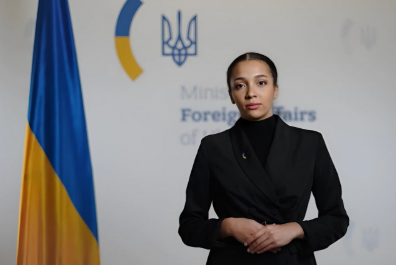 МЗС &quot;списало&quot; віртуальну помічницю Вікторію Ші із зірки &quot;Холостяка&quot;: навіщо вона потрібна і як виглядає