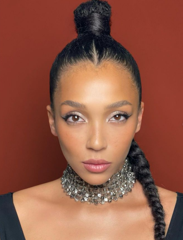 МЗС &quot;списало&quot; віртуальну помічницю Вікторію Ші із зірки &quot;Холостяка&quot;: навіщо вона потрібна і як виглядає