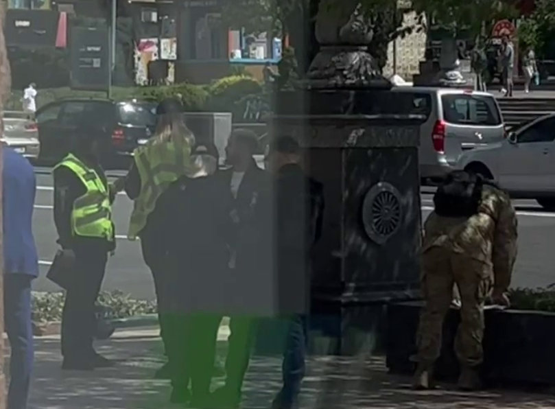 Выдали повестку? ТЦК остановили Монатика прямо посреди Киева (видео)