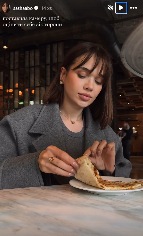 "Буквально лысеешь": Саша Бо показала новую прическу после слов о проблемах со здоровьем