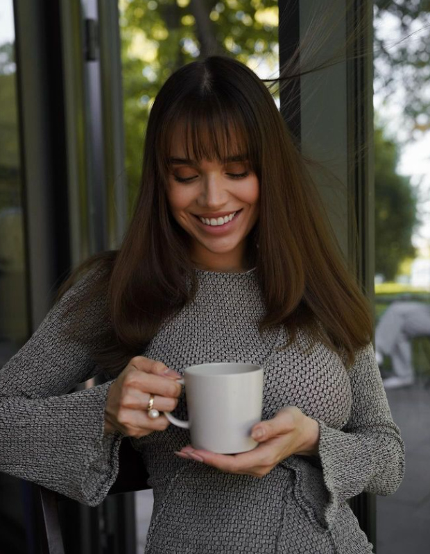 "Буквально лысеешь": Саша Бо показала новую прическу после слов о проблемах со здоровьем