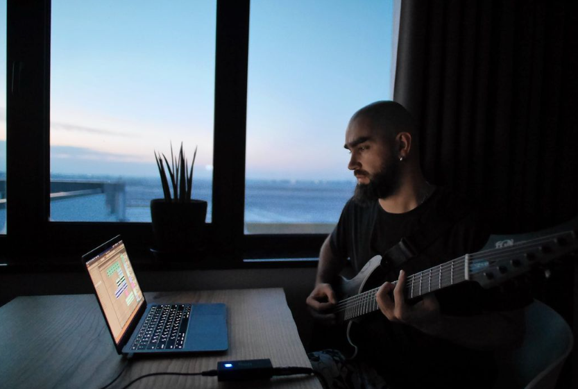 &quot;Побег&quot; за границу и слухи о разводе: где сейчас муж Саниной из The Hardkiss