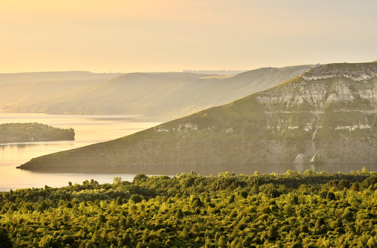 7 кращих місць для відпочинку з наметом, куди можна поїхати просто зараз