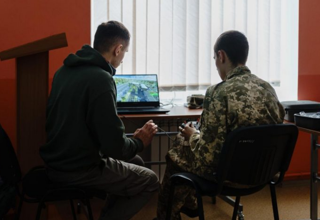 Учителей будут учить военные? &quot;Защиту Украины&quot; существенно обновляют: что изменится для школьников и преподавателей