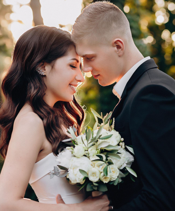 Знайомі з 1 класу: дивіться, як виглядає красуня-дружина Артема Довбика