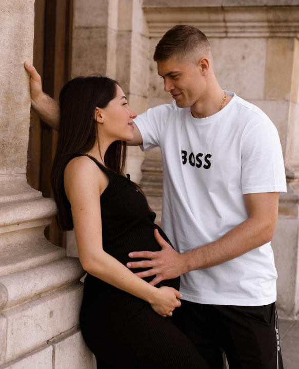 Знайомі з 1 класу: дивіться, як виглядає красуня-дружина Артема Довбика