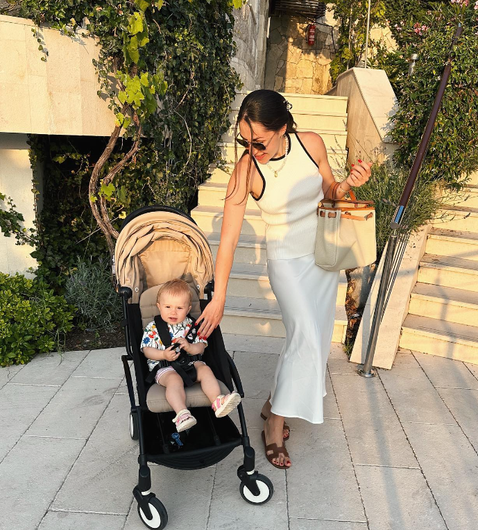 Знайомі з 1 класу: дивіться, як виглядає красуня-дружина Артема Довбика