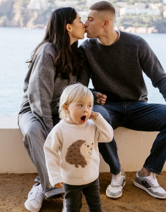 Знайомі з 1 класу: дивіться, як виглядає красуня-дружина Артема Довбика