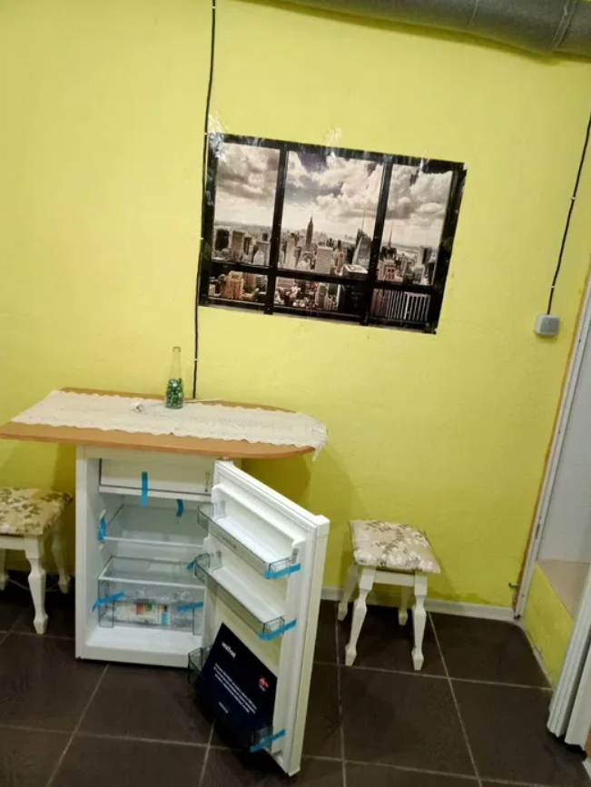 На стінах - плями, кабелі та труби. Як виглядає найдешевша &quot;смарт&quot;-квартира в Києві (фото)