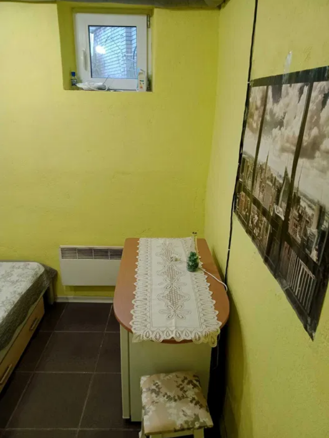 На стінах - плями, кабелі та труби. Як виглядає найдешевша &quot;смарт&quot;-квартира в Києві (фото)