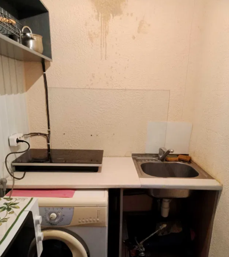 На стінах - плями, кабелі та труби. Як виглядає найдешевша &quot;смарт&quot;-квартира в Києві (фото)