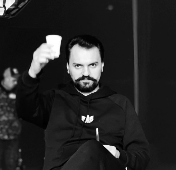 &quot;Побег&quot; из Украины и вечеринки с путинистами. Продюсер описал дальнейшую судьбу певца Олега Кензова