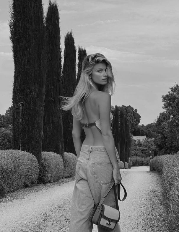 Бабушка &quot;заценила&quot;. Внучка Ротару похвасталась брендовым подарком: сколько он стоит