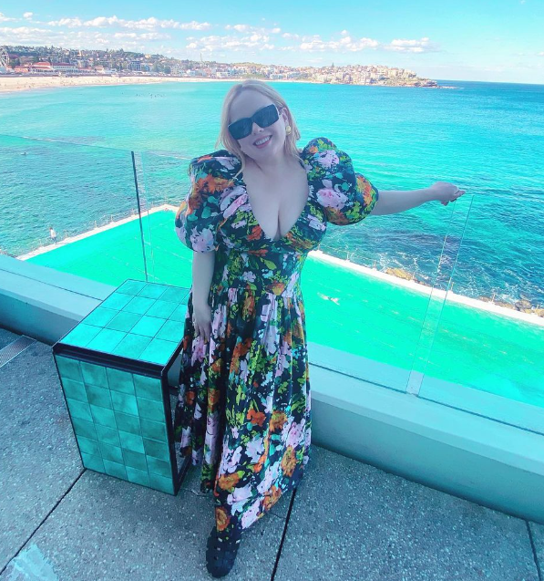 Какой была звезда "Бриджертонов" до сериала: будто другой человек (фото)