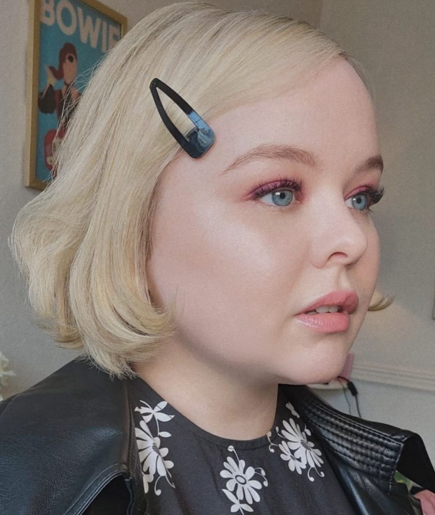 Какой была звезда &quot;Бриджертонов&quot; до сериала: будто другой человек (фото)