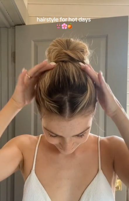 Стильна зачіска для спекотного літа: як красиво зібрати волосся (відео)