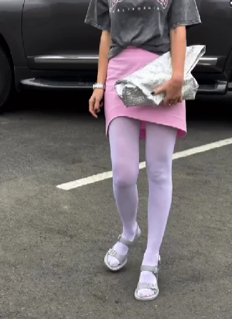 Безжалостно старят и превращают в &quot;простушку&quot;: 5 вещей, о которых нужно забыть женщинам после 45