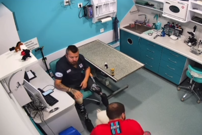 Что угрожает мужчине, который обматерил в ветклинике врача-ветерана на протезах: все детали скандала