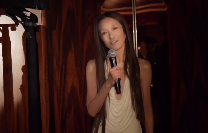 Невероятная Вера Вонг с размахом отметила 75-летие. Как выглядит &quot;забывшая&quot; о возрасте дизайнер