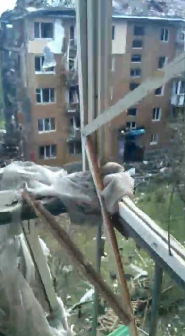 Отец известной актрисы оказался в эпицентре ракетного удара: фото разрушенной квартиры