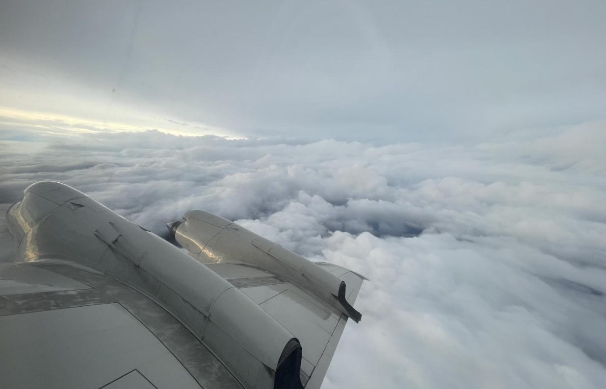 Самолет исследователей рискнул заглянуть в &quot;глаз&quot; разрушительного урагана: как это было (фото, видео)