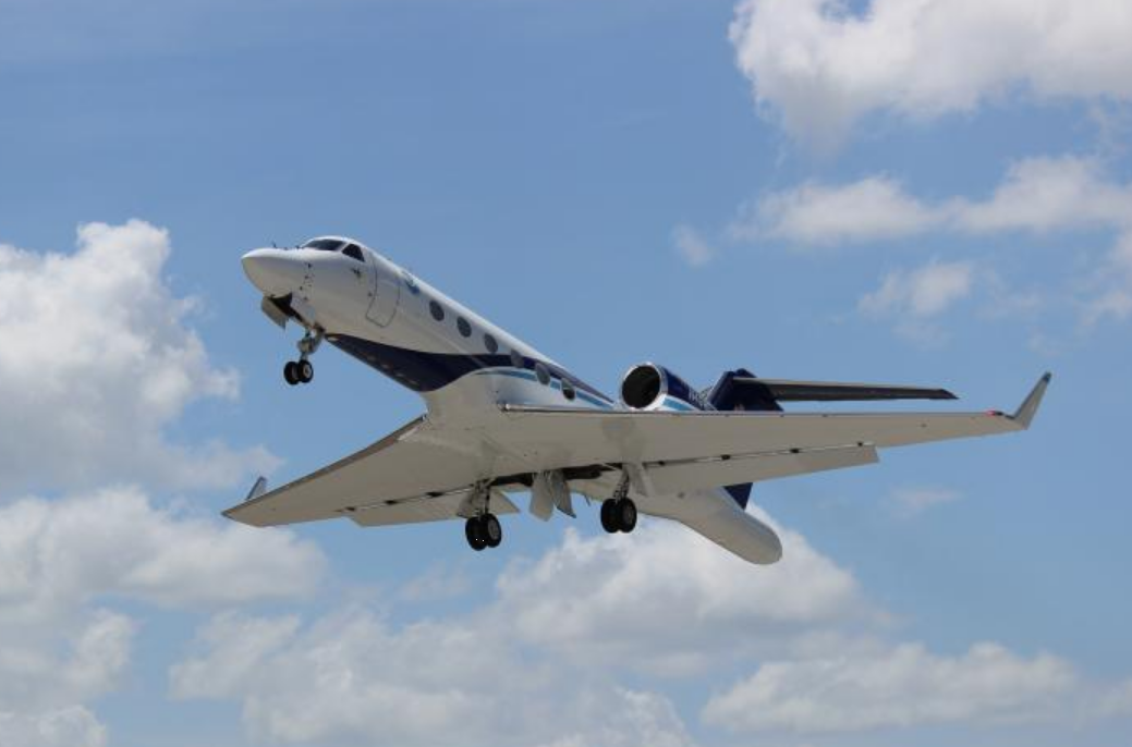 Самолет исследователей рискнул заглянуть в &quot;глаз&quot; разрушительного урагана: как это было (фото, видео)