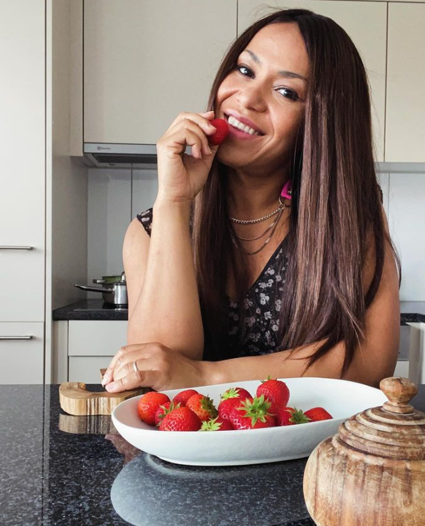 Після мовного скандалу. Гайтана "засвітилася" за кордоном та виступила з російськими піснями (відео)