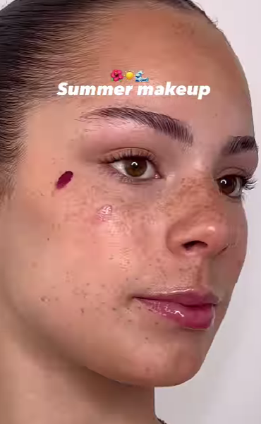 Две минутки и красотка. Легкий и стильный летний макияж, который подойдет каждой (видео)
