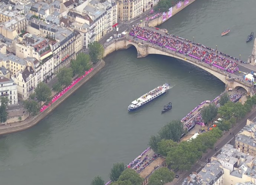 Олімпійські ігри 2024: яскраві фото і відео з церемонії відкриття в Парижі