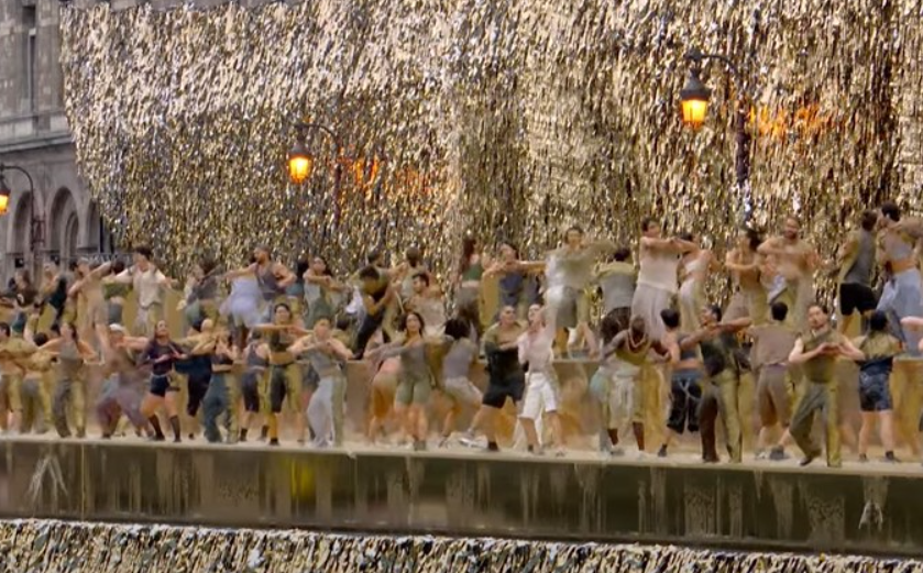 Олимпийские игры 2024: яркие фото и видео с церемонии открытия в Париже