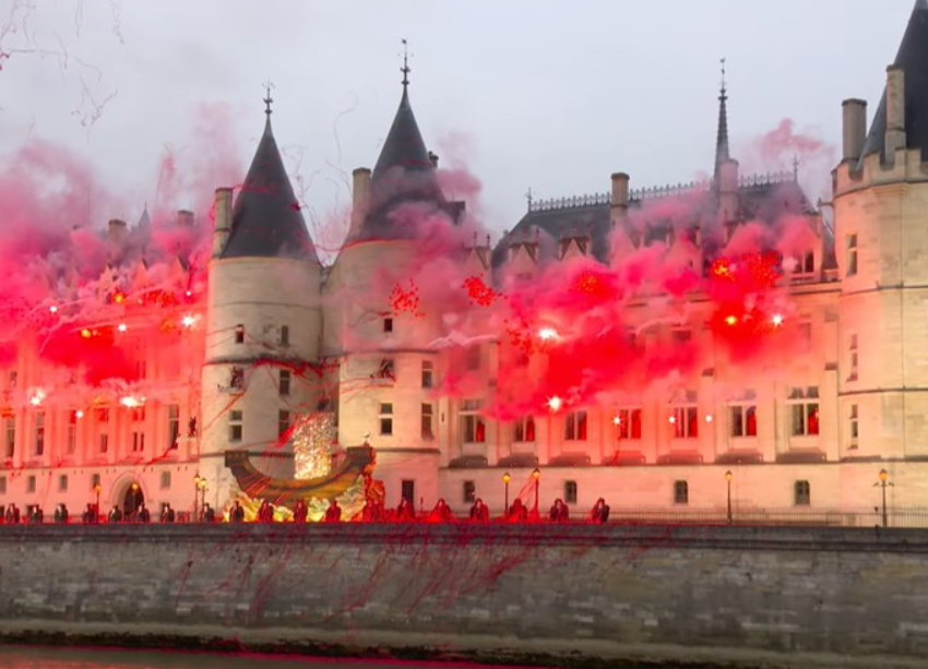 Олимпийские игры 2024: яркие фото и видео с церемонии открытия в Париже